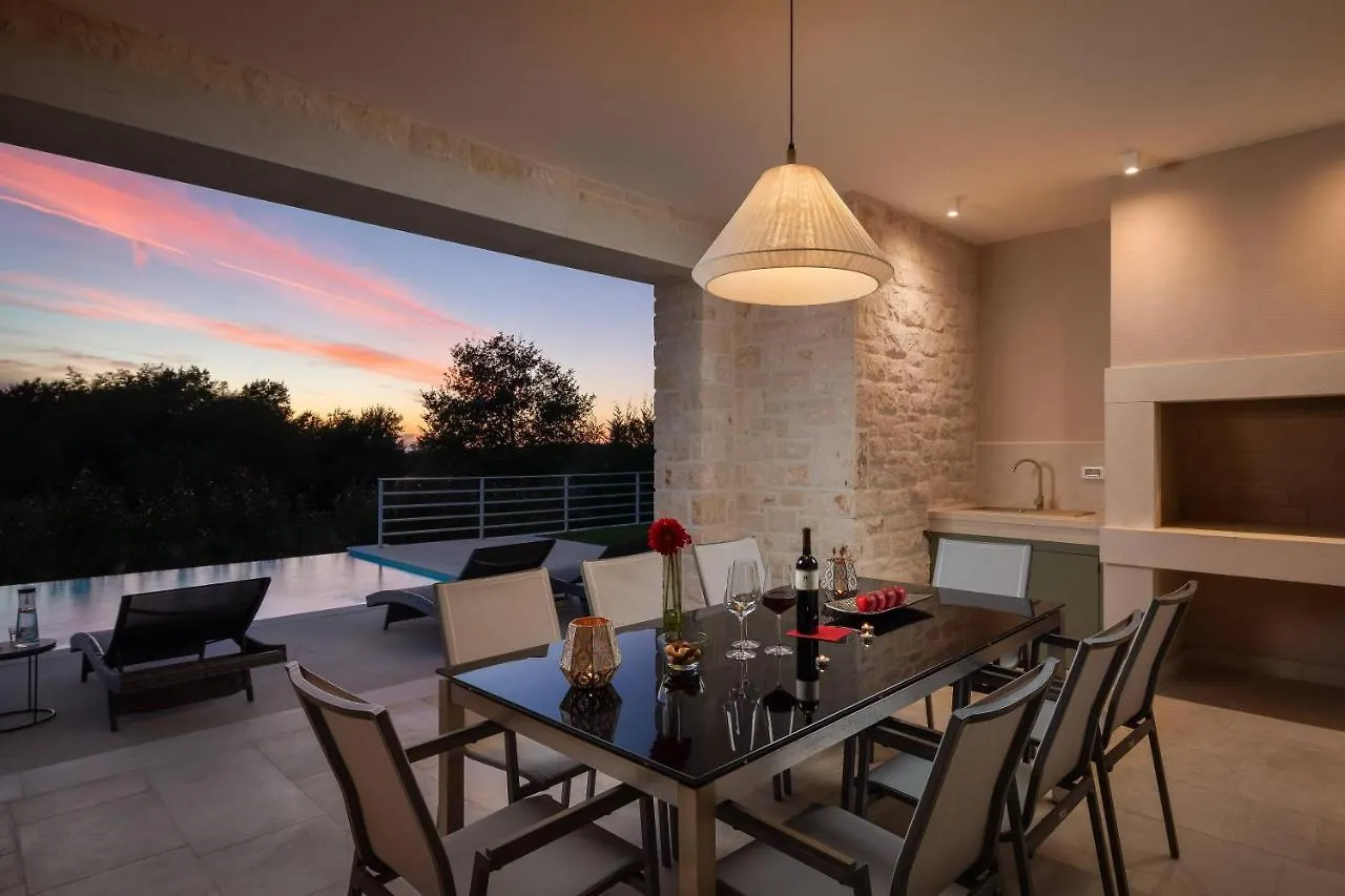 Villa Celeste By Ilc Brtonigla 0*,